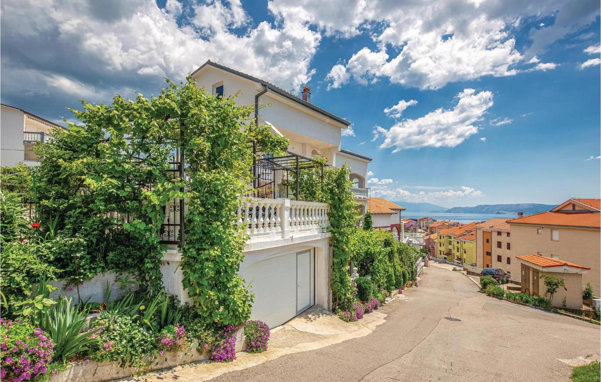 Stunning Apartment In Crikvenica With Wifi Bagian luar foto